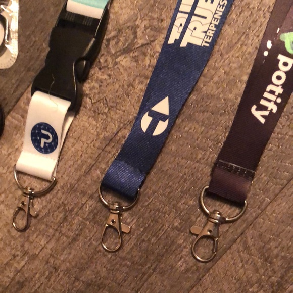 Las Vegas Con, Lot Phone ring, bracelet, lanyard, patch, & promotion swag REEFER - Picture 8 of 8